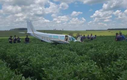 Avião de pequeno porte cai em área rural no interior&nbsp;