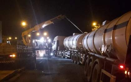 Bombeiros de Aparecida do Taboado evitam tombamento de carreta com biocombustível