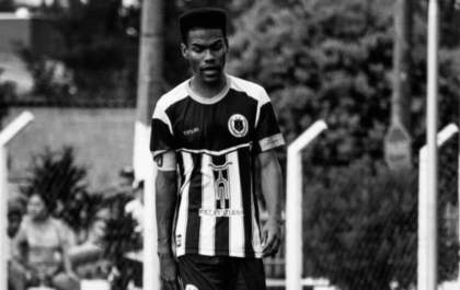 Jogador de 21 anos passa mal durante partida de futebol sem ambulância e morre em MS