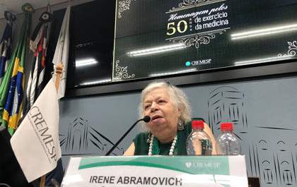 Médicos de Araçatuba recebem homenagem por 50 anos de exercício profissional