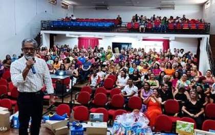 Educadores de Castilho iniciam o Planejamento Escolar de 2023 com palestra de Nino Paixão