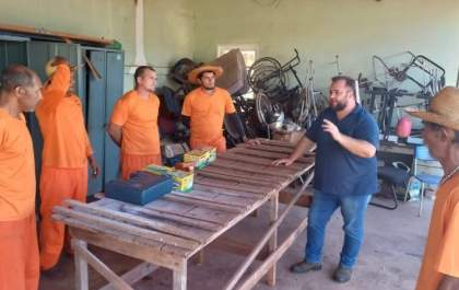 Bicicletas apreendidas serão transformadas em 400 cadeiras de rodas em presídio de MS