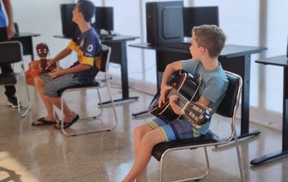 Estação Cidadania recebe inscrições para aulas gratuitas de informática e violão