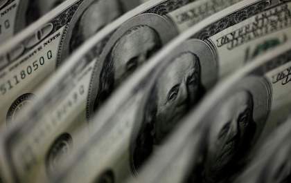 Dólar sobe para R$ 5,27 com tensões no Brasil e no exterior