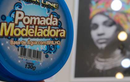 Proibida a venda de todas as pomadas para modelar e trançar cabelos