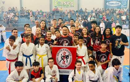 Caratecas de Araçatuba levam mais de 60 medalhas em campeonato no final de semana