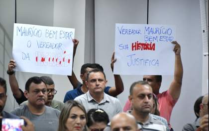 Com apoio de pais, vereadores cobram explicações sobre cuidadores nas escolas