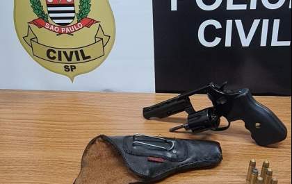 Morador no Hilda Mandarino é preso com revólver pela Polícia Civil