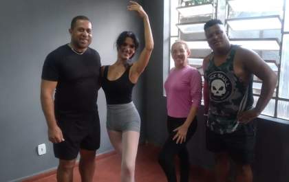 Projeto oferece aulas de dança para moradores na zona leste