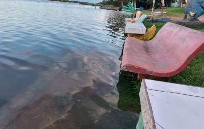 Nível da água sobe no Rio Paraná e surpreende população