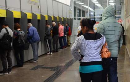 Confira quais serviços funcionam neste feriadão
