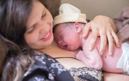 Hora de ouro: lugar de bebê assim que nasce é o colo