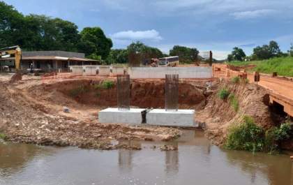 Pavimentação da MS-320 avança com construção de ponte sobre o Córrego Ribeirão Triste
