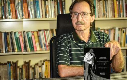 Escritor Tito Damazo lança obra sobre poesia de João do Vale