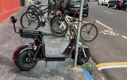 Proprietários de bicicletas e ciclomotores devem deixar calçadas livres