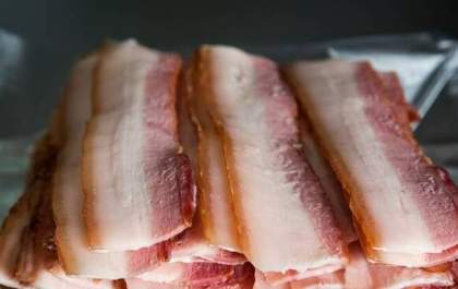 Para acabar com o 'bacon fake', começam a valer novas regras no país
