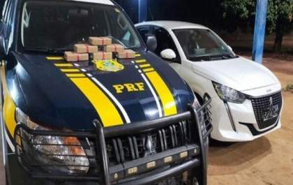 Com 6 kg de cocaína escondidos em estepe de carro, dois homens são presos em Água Clara