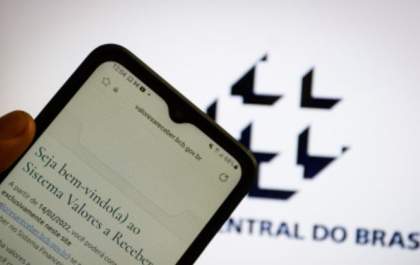 Dinheiro esquecido em bancos poderá ser resgatado via Pix; valor a receber chega a R$ 6 bilhões
