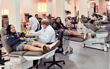 Doação de sangue é transformada em campanha por mãe e filhas gêmeas, que já precisaram do Hemosul