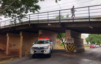 Autoridades garantem que viaduto não irá cair