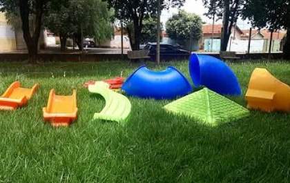 Escolas municipais começam a receber novos parques infantis