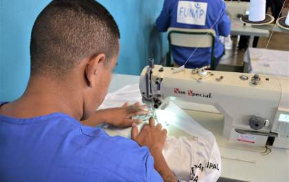 Reintegração Social inaugura oficina de corte e costura industrial na Penitenciária de Andradina e no Centro de Progressão Penitenciária de São José do Rio Preto