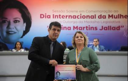 Defensora é homenageada com a Medalha Legislativa Celina Martins Jallad