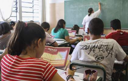 Governo de SP sanciona decreto de pagamento do piso para professores