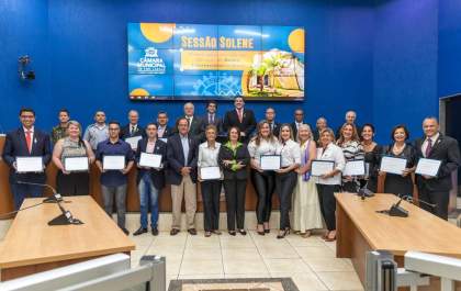 Rotarianos são homenageados por relevantes serviços e pelos 100 anos de entidade