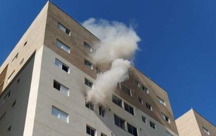 Moradores são levados ao PS por inalar fumaça em incêndio em apartamento