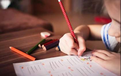 Justiça determina rematrícula de criança com TEA na rede municipal de ensino