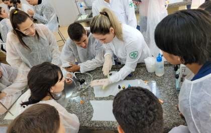 Laboratórios de Análises Clínicas e de Anatomia são palcos para aulas de Direito