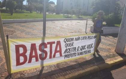 “Prefeito Olhai por nós”, faixa de andradinense mostra o desespero que a população está enfrentando