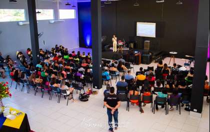 Palestra gratuita reúne 150 pessoas na igreja Koinonia para falar sobre inclusão