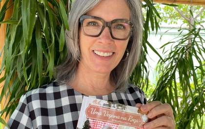 'Uma Vegana na Roça': artista de Birigui compartilha receitas em livro