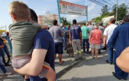 Quatro crianças são mortas e cinco feridas em ataque a creche em Blumenau