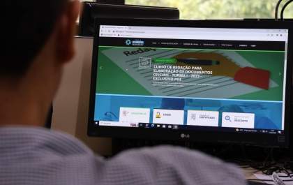 Seleção de profissionais para Escolagov segue até dia 30 de abril