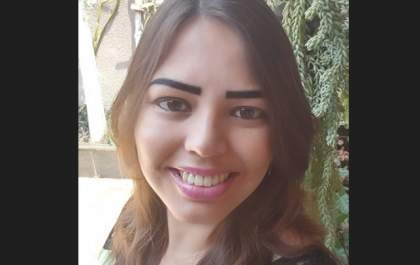 Mulher morre ao bater com moto em coqueiro em Guararapes