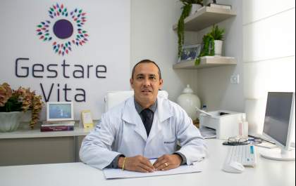 Terapia hormonal é a melhor opção para menopausa, afirma Dr. Eneias Cano