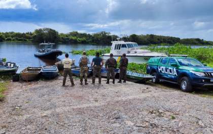PMA e PF surpreendem pescadores e apreendem 6 barcos, um motor e pescado ilegal
