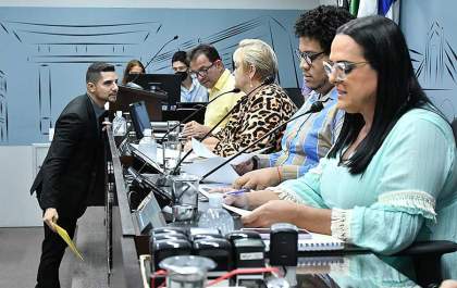 Protocolo de segurança para mulheres em bares e casas noturnas volta à discussão