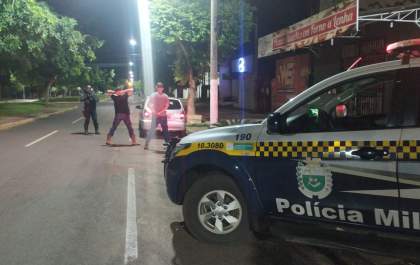 PM realiza abordagem em veículo com som alto e barra de LED