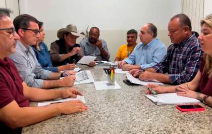 Em reunião Prefeito Ângelo Guerreiro discute sobre a taxa de lixo em Três Lagoas
