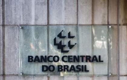 Mesmo sob pressão, Banco Central mantém taxa básica de juros em 13,75%
