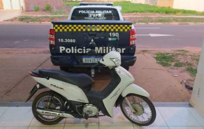 PM flagra condutor sem capacete dirigindo após consumir álcool com menor de idade