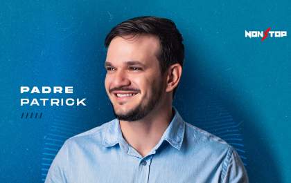 Padre Patrick apresenta show de stand-up 'Fora da Caixinha' em Araçatuba