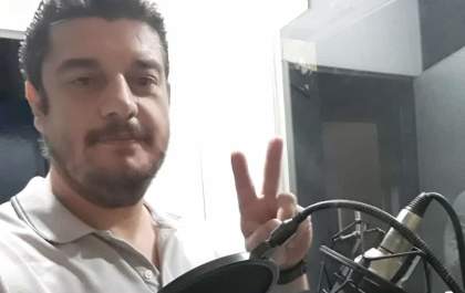 Gustavo Trevisan, o radialista que inicia o dia informando os andradinenses