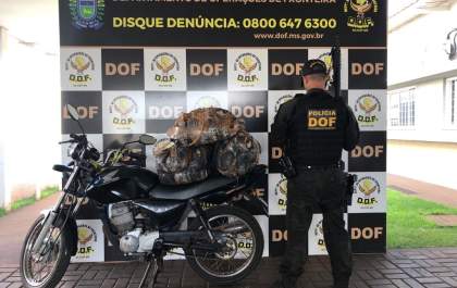 Operação prende jovens com mais de 20Kg de droga em moto