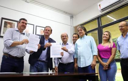 Governador assina contrato de gestão com a Casa Civil