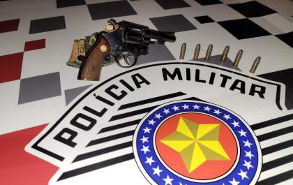 Ocorrência começa como violência doméstica e termina com prisão por porte ilegal de arma de fogo e desacato
